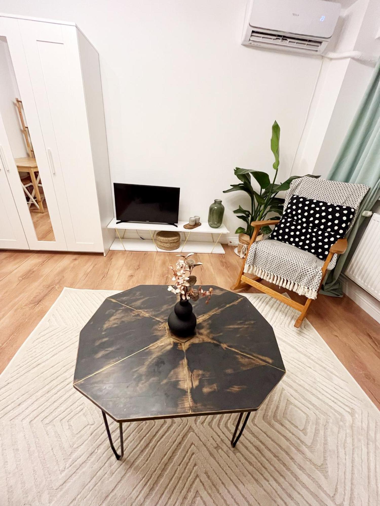 Lola'S Apartament Close To City Center Bucarest Extérieur photo